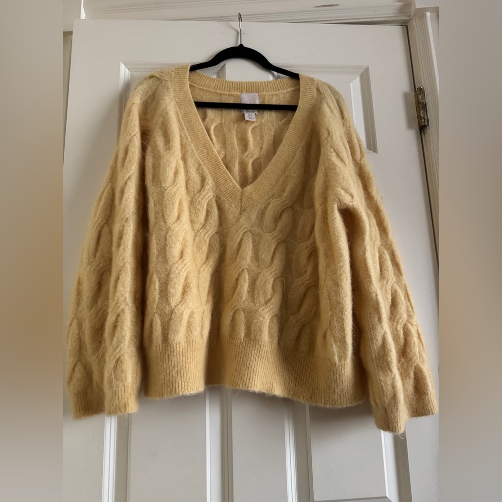 H&M Mohair/wool -oversized Cable Knit V-Neck Sweater - yellow-M